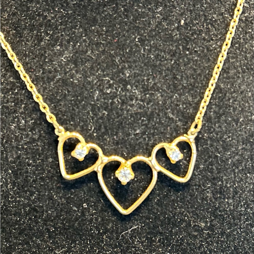 Gold colour heart necklace with sparkling accents